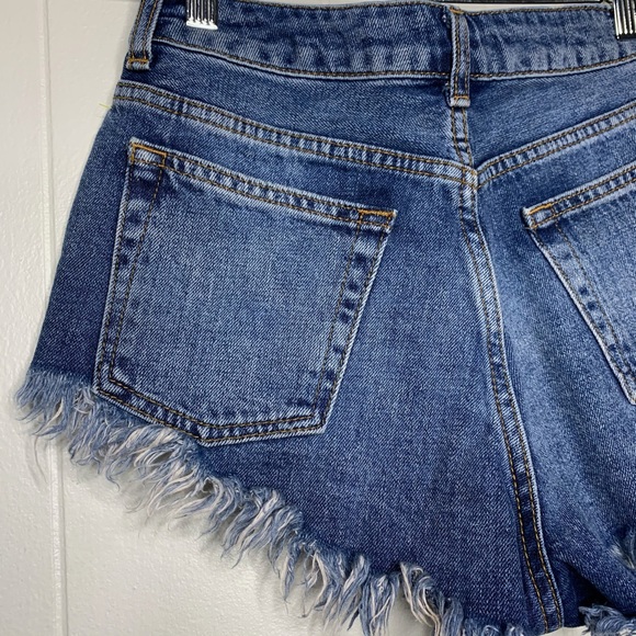 Topshop HIGH Waisted Frayed Kiri Denim shorts EUC - Picture 11 of 12